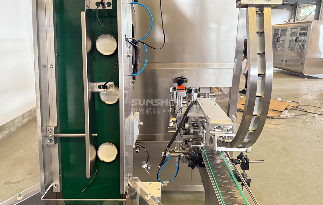 Vacuum capping machine 